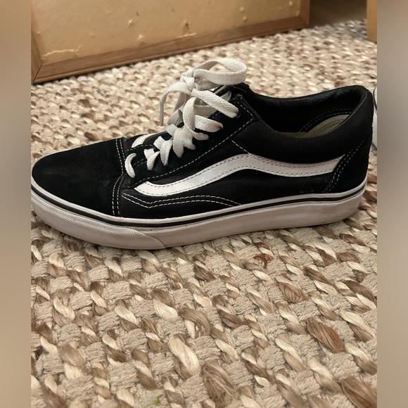 Old Skool Black & White Vans Lace-Up Sneakers/Shoes - Picture 6 of 14